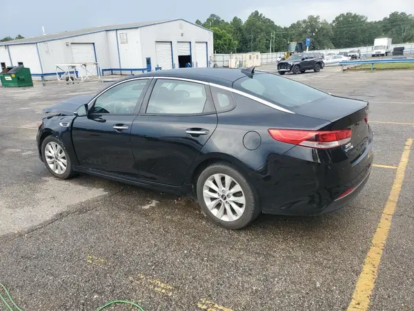 5XXGT4L38JG273089 2018 KIA OPTIMA - Image 2