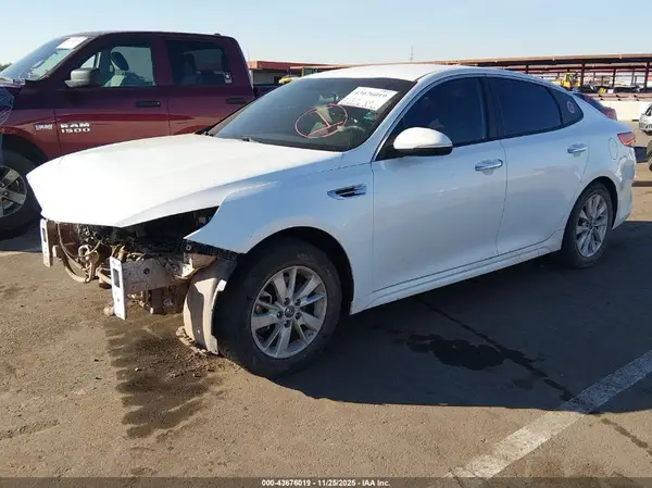 5XXGT4L38JG273545 2018 KIA OPTIMA - Image 2