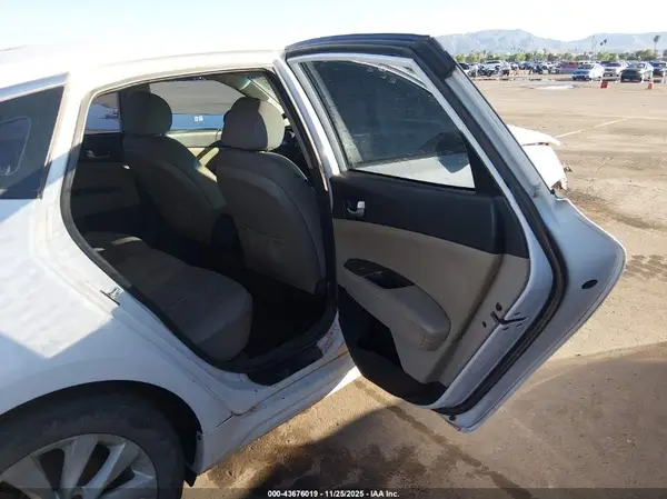 5XXGT4L38JG273545 2018 KIA OPTIMA - Image 8