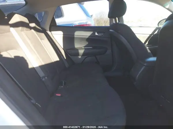 5XXGT4L38KG281923 2019 KIA OPTIMA - Image 8
