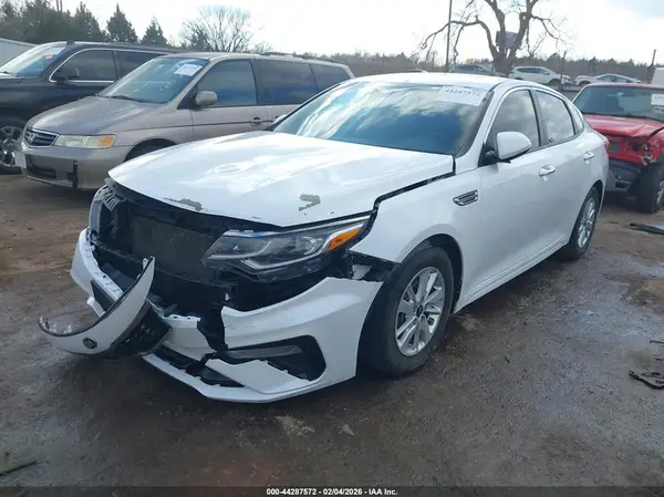 5XXGT4L38KG282778 2019 KIA OPTIMA - Image 2