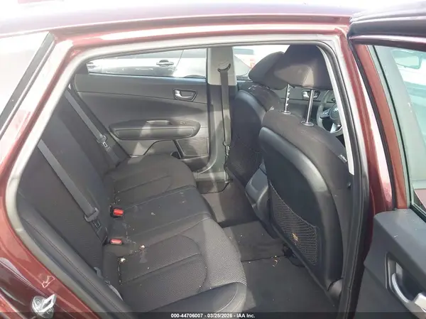 5XXGT4L38KG283753 2019 KIA OPTIMA - Image 8