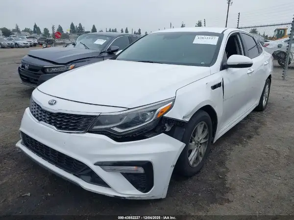5XXGT4L38KG284918 2019 KIA OPTIMA - Image 2