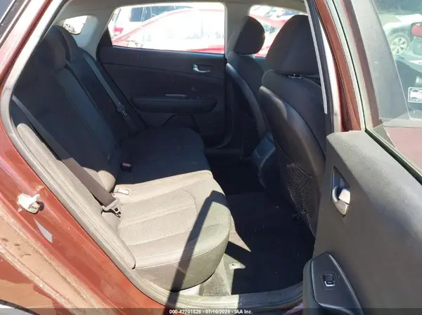 5XXGT4L38KG290203 2019 KIA OPTIMA - Image 8