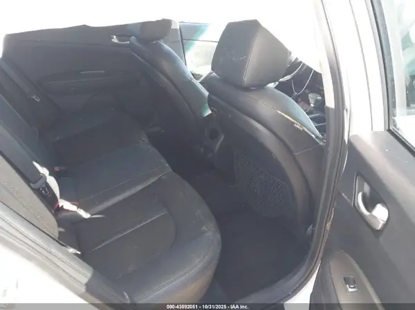 5XXGT4L38KG297880 2019 KIA OPTIMA - Image 8