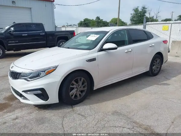 5XXGT4L38KG300180 2019 KIA OPTIMA - Image 2