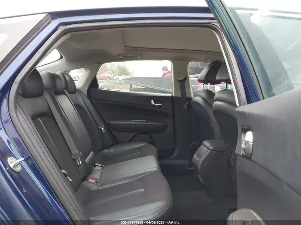 5XXGT4L38KG304763 2019 KIA OPTIMA - Image 8