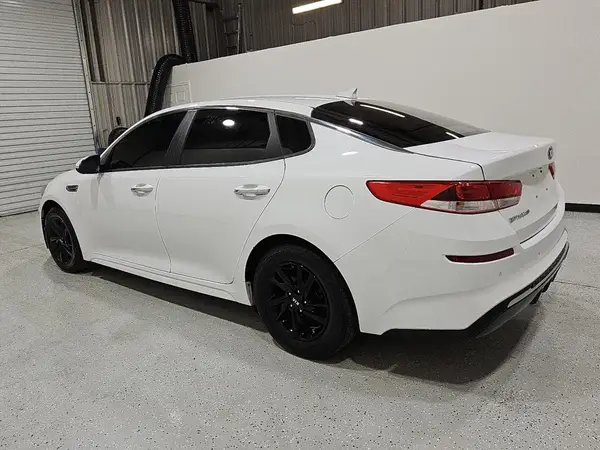 5XXGT4L38KG345975 2019 KIA OPTIMA - Image 2