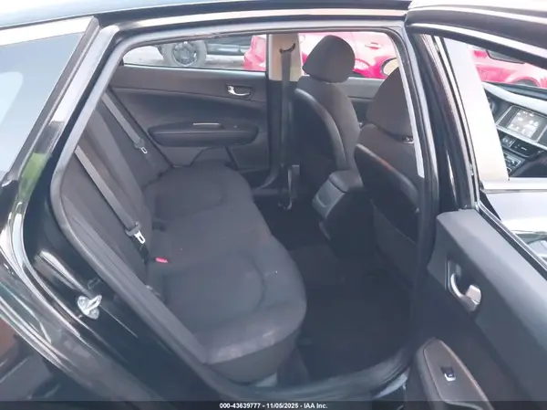 5XXGT4L38KG366325 2019 KIA OPTIMA - Image 8