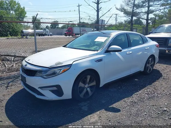 5XXGT4L38KG367085 2019 KIA OPTIMA - Image 2