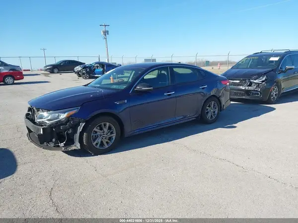 5XXGT4L38KG368219 2019 KIA OPTIMA - Image 2