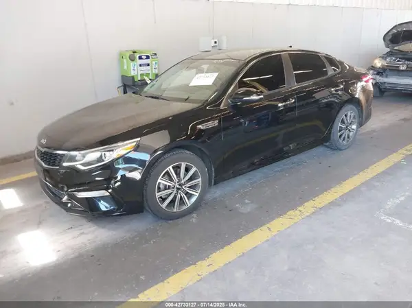 5XXGT4L38KG370438 2019 KIA OPTIMA - Image 2