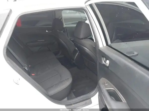 5XXGT4L38KG372285 2019 KIA OPTIMA - Image 8