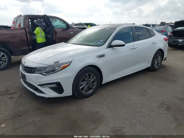 5XXGT4L38LG385135 2020 KIA OPTIMA - Image 2