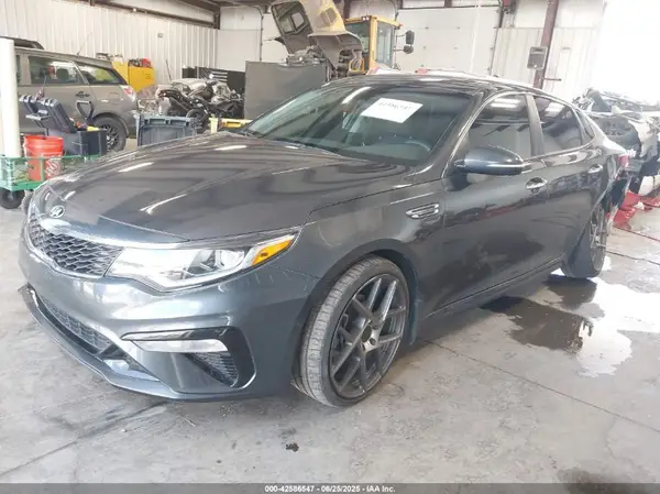 5XXGT4L38LG422569 2020 KIA OPTIMA - Image 2