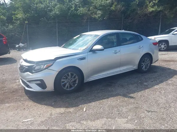 5XXGT4L38LG435225 2020 KIA OPTIMA - Image 2