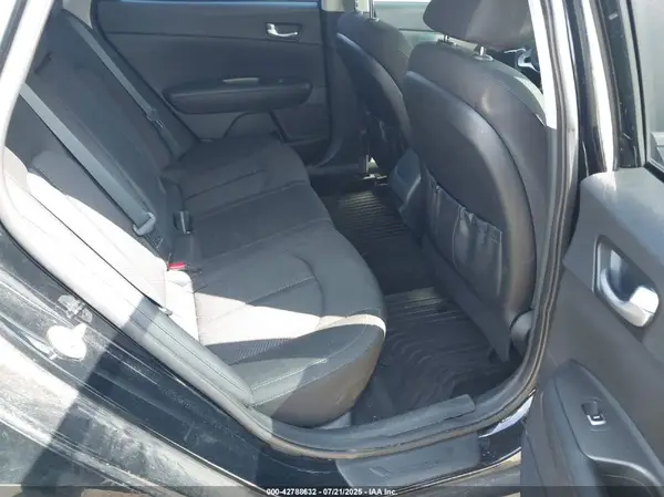 5XXGT4L39GG088588 2016 KIA OPTIMA - Image 8