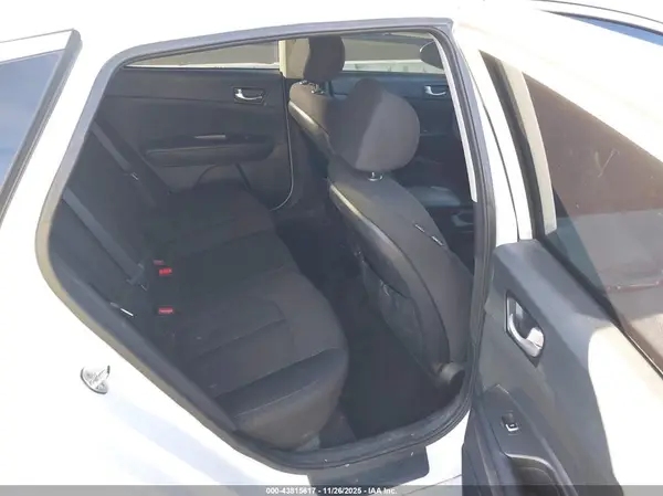 5XXGT4L39GG120956 2016 KIA OPTIMA - Image 8
