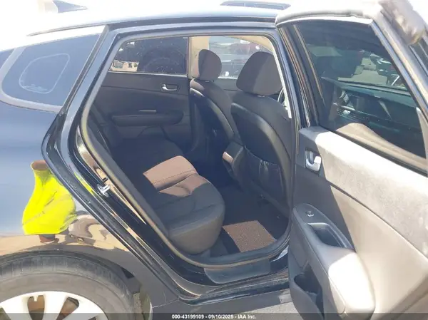 5XXGT4L39HG121980 2017 KIA OPTIMA - Image 8