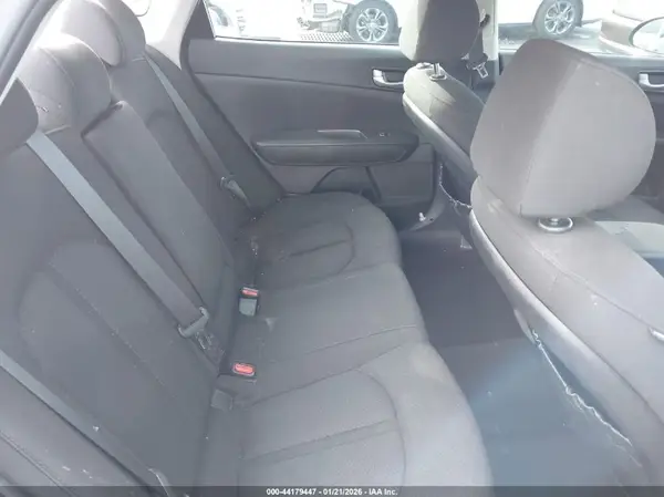 5XXGT4L39HG123938 2017 KIA OPTIMA - Image 8
