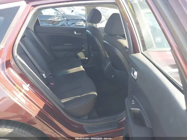 5XXGT4L39HG127701 2017 KIA OPTIMA - Image 8
