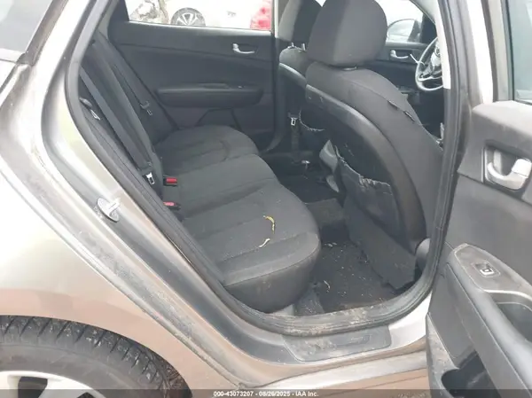 5XXGT4L39HG133546 2017 KIA OPTIMA - Image 8