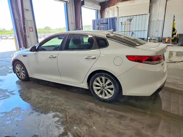 5XXGT4L39HG141260 2017 KIA OPTIMA - Image 2