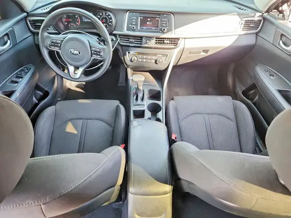 5XXGT4L39HG150766 2017 KIA OPTIMA - Image 8