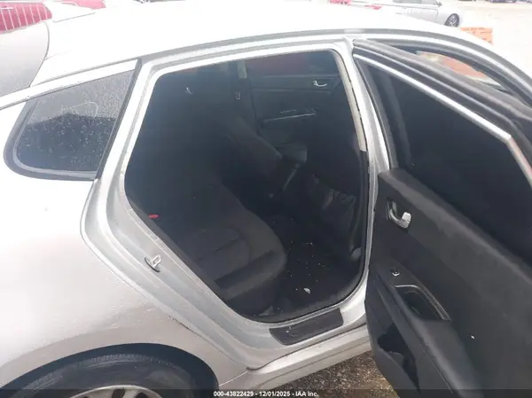 5XXGT4L39HG168653 2017 KIA OPTIMA - Image 8