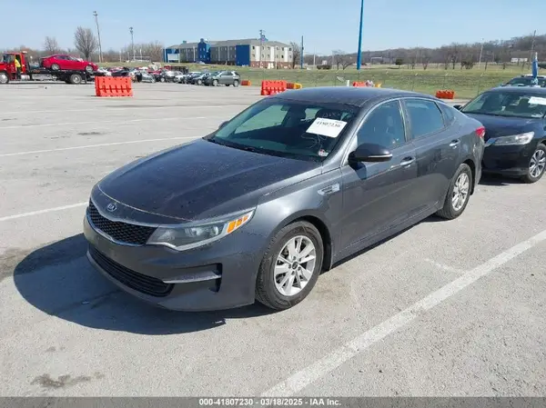 5XXGT4L39HG172136 2017 KIA OPTIMA - Image 2