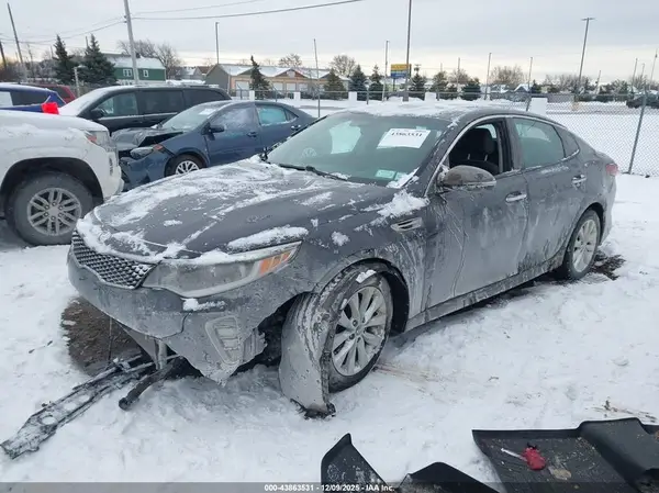 5XXGT4L39JG182493 2018 KIA OPTIMA - Image 2