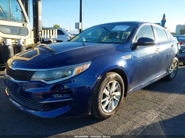 5XXGT4L39JG183739 2018 KIA OPTIMA - Image 2