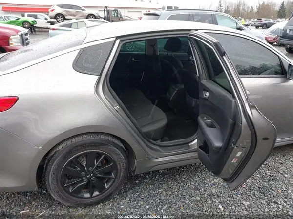 5XXGT4L39JG184051 2018 KIA OPTIMA - Image 8