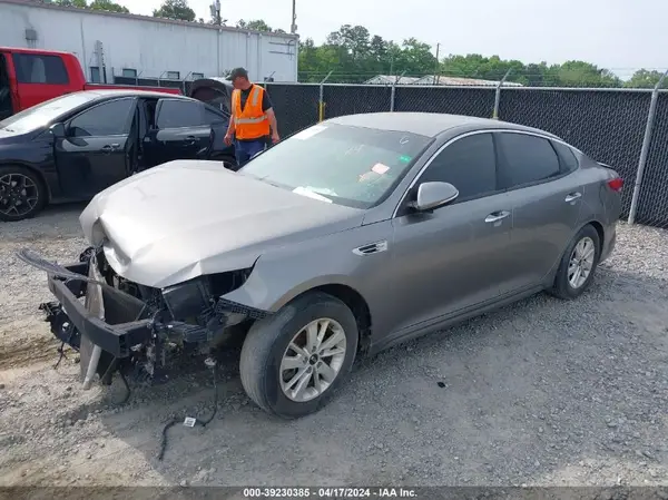 5XXGT4L39JG184082 2018 KIA OPTIMA - Image 2