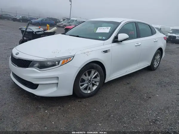 5XXGT4L39JG187824 2018 KIA OPTIMA - Image 2