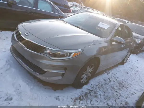 5XXGT4L39JG189458 2018 KIA OPTIMA - Image 2