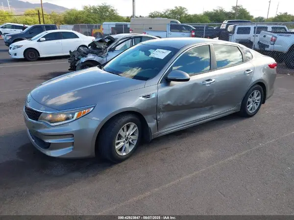 5XXGT4L39JG191663 2018 KIA OPTIMA - Image 2