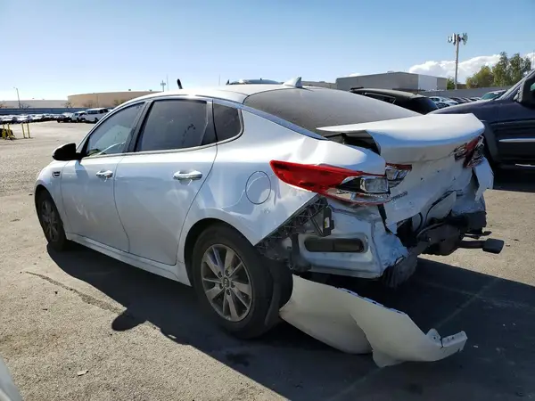 5XXGT4L39JG196085 2018 KIA OPTIMA - Image 2