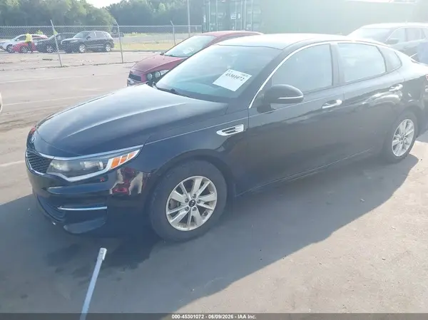 5XXGT4L39JG196846 2018 KIA OPTIMA - Image 2