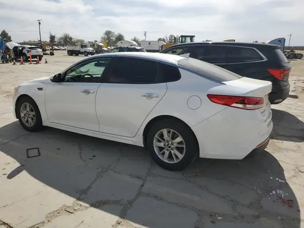 5XXGT4L39JG204573 2018 KIA OPTIMA - Image 2