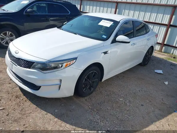5XXGT4L39JG207893 2018 KIA OPTIMA - Image 2