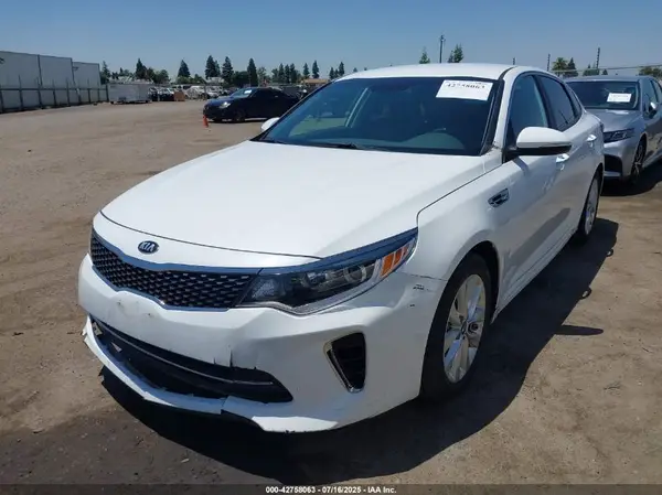 5XXGT4L39JG208168 2018 KIA OPTIMA - Image 2