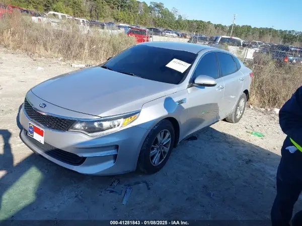 5XXGT4L39JG212527 2018 KIA OPTIMA - Image 2