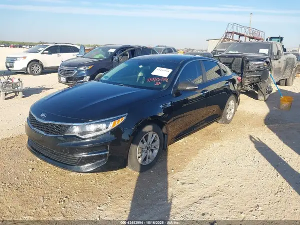 5XXGT4L39JG212656 2018 KIA OPTIMA - Image 2