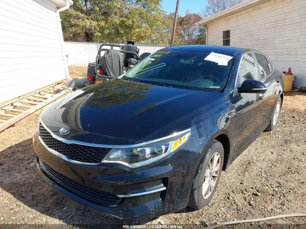 5XXGT4L39JG215783 2018 KIA OPTIMA - Image 2