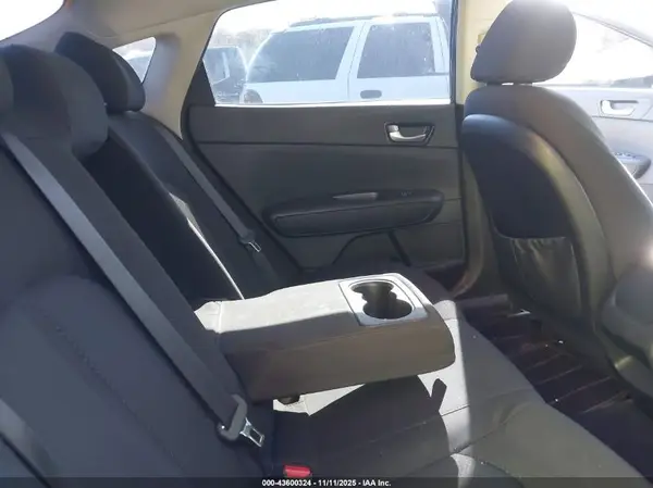 5XXGT4L39JG215783 2018 KIA OPTIMA - Image 8