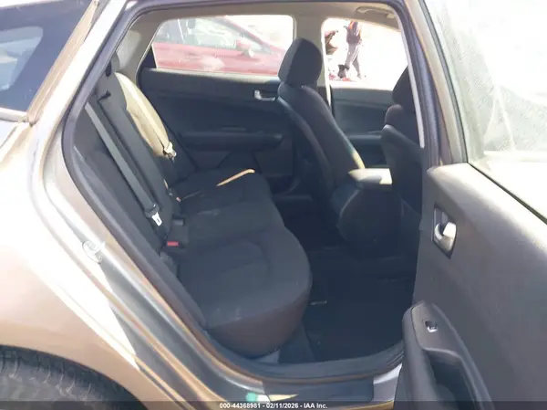 5XXGT4L39JG218392 2018 KIA OPTIMA - Image 8