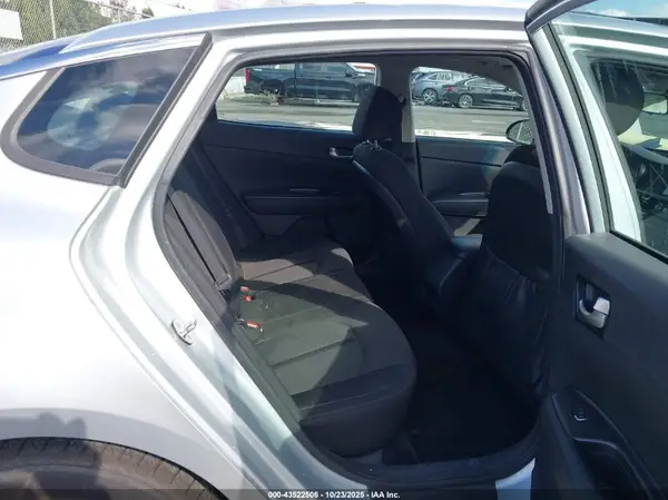 5XXGT4L39JG224953 2018 KIA OPTIMA - Image 8