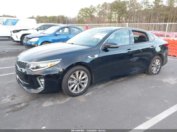 5XXGT4L39JG225858 2018 KIA OPTIMA - Image 2