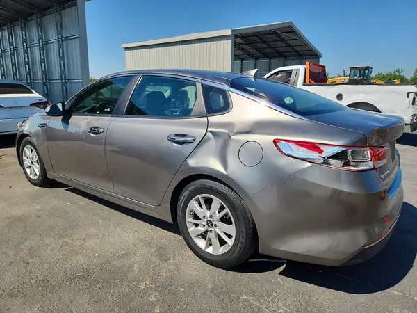 5XXGT4L39JG229067 2018 KIA OPTIMA - Image 2